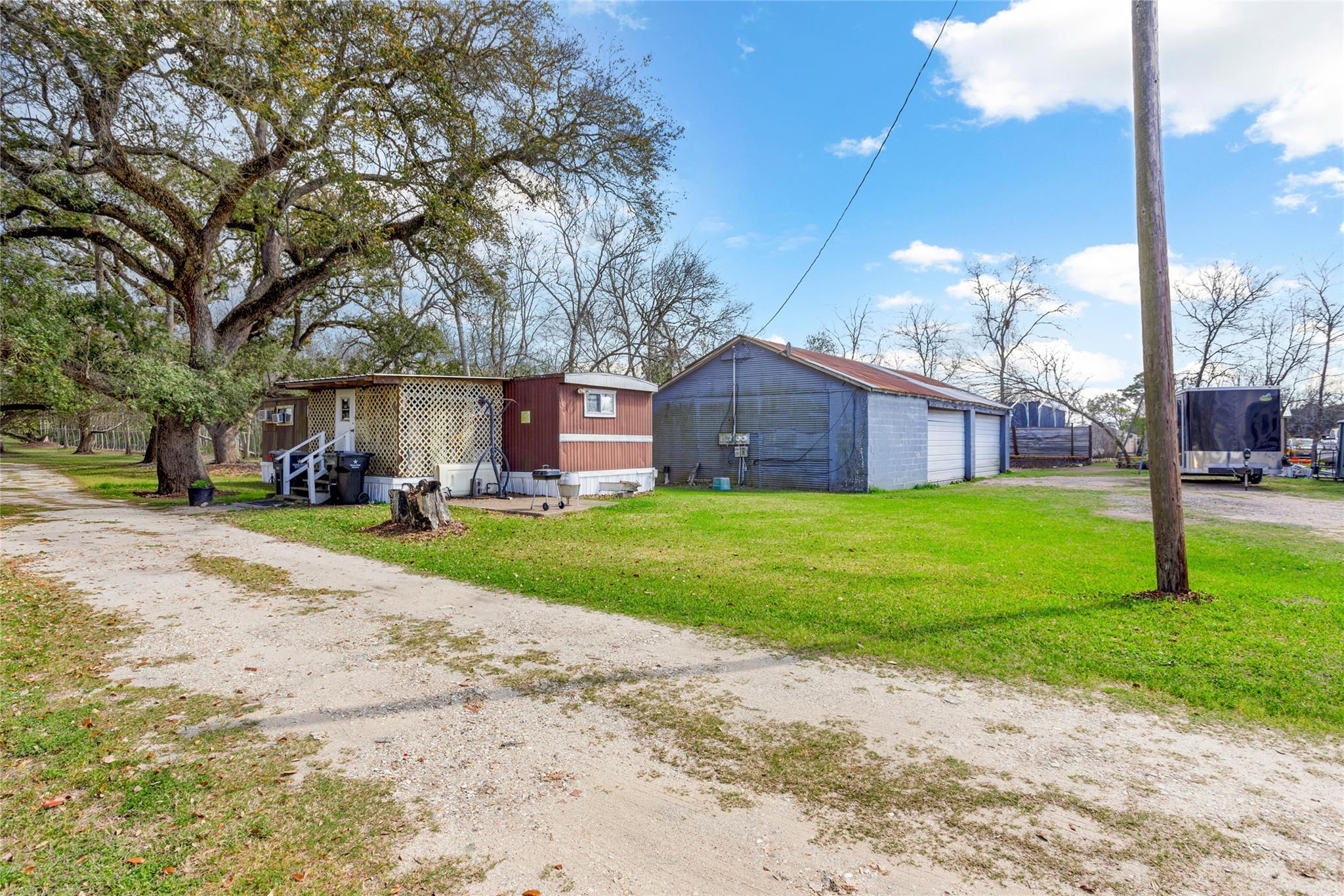 1806 Fm 528 / Munson Road