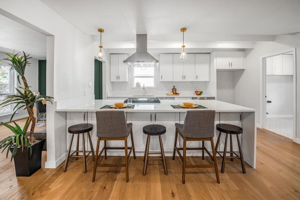 Photo of 2706 Manila Lane, Houston, TX 77043 (MLS # 48223025)