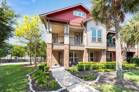 Photo of 725 Via Lago Drive, Webster, TX 77598 (MLS # 72508131)