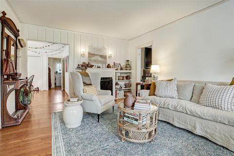 Photo of 2112 Banks Street, Houston, TX 77098 (MLS # 33376766)