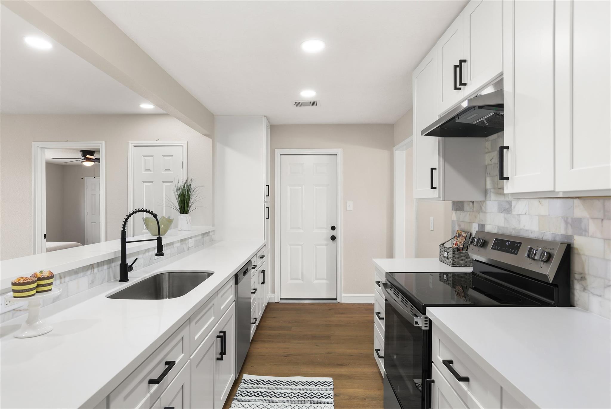 9002 San Jose Avenue