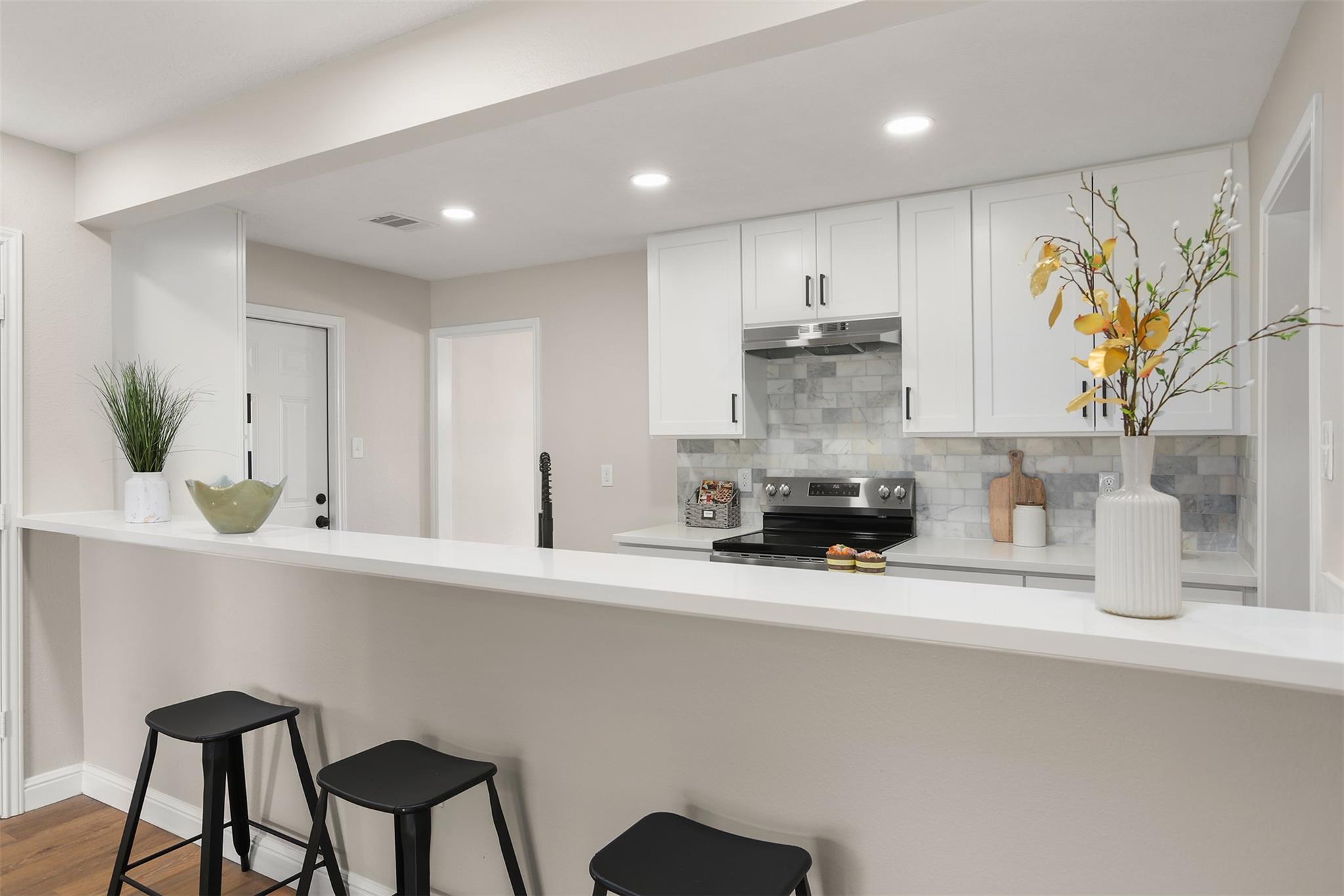 9002 San Jose Avenue