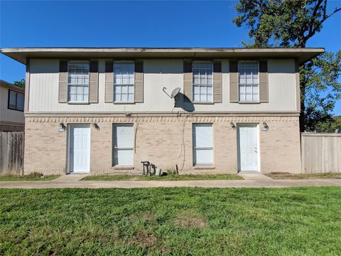 Photo of 1960 Upland Drive, Houston, TX 77043 (MLS # 64327631)
