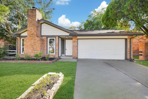Photo of 1910 Brushy Creek Drive, Sugar Land, TX 77478 (MLS # 94198720)