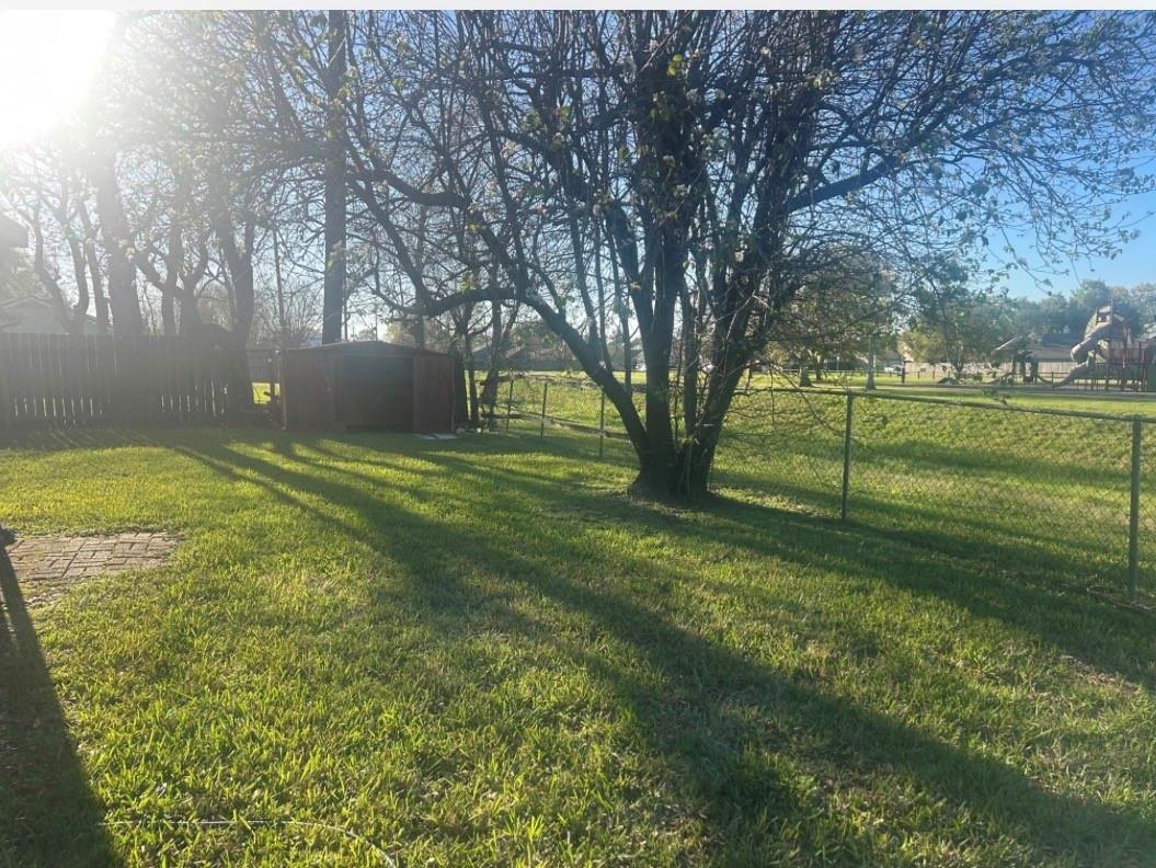 1202 Twining Oaks Lane