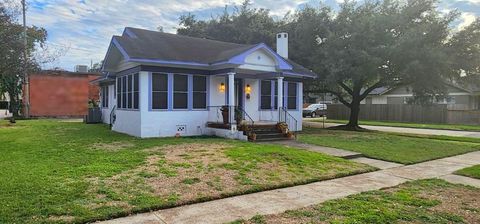 Tiny photo for 1621 California Street, Houston, TX 77006 (MLS # 65685087)
