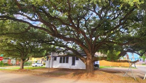 Tiny photo for 1621 California Street, Houston, TX 77006 (MLS # 65685087)