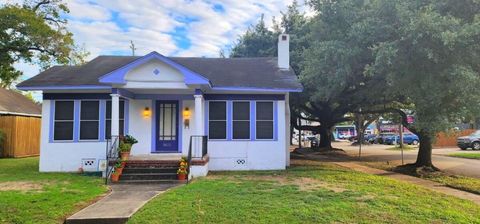 Tiny photo for 1621 California Street, Houston, TX 77006 (MLS # 65685087)