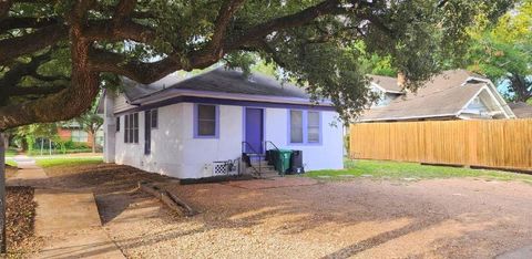Tiny photo for 1621 California Street, Houston, TX 77006 (MLS # 65685087)