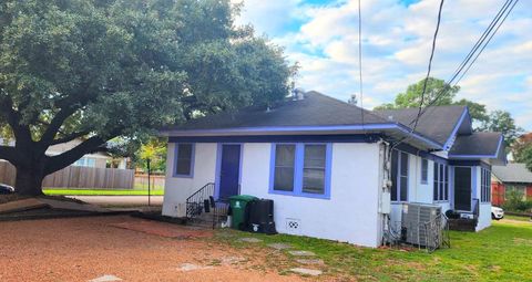 Tiny photo for 1621 California Street, Houston, TX 77006 (MLS # 65685087)