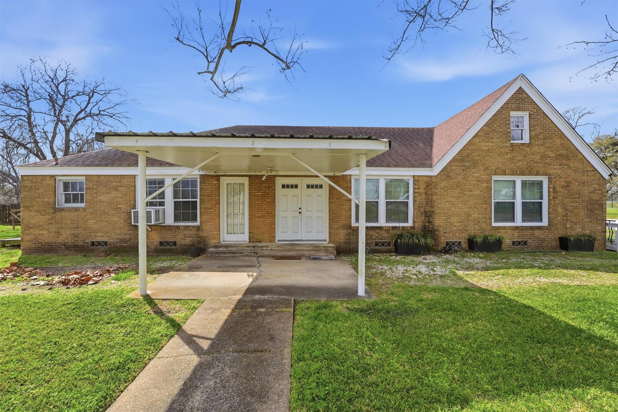 403 S Velasco Street