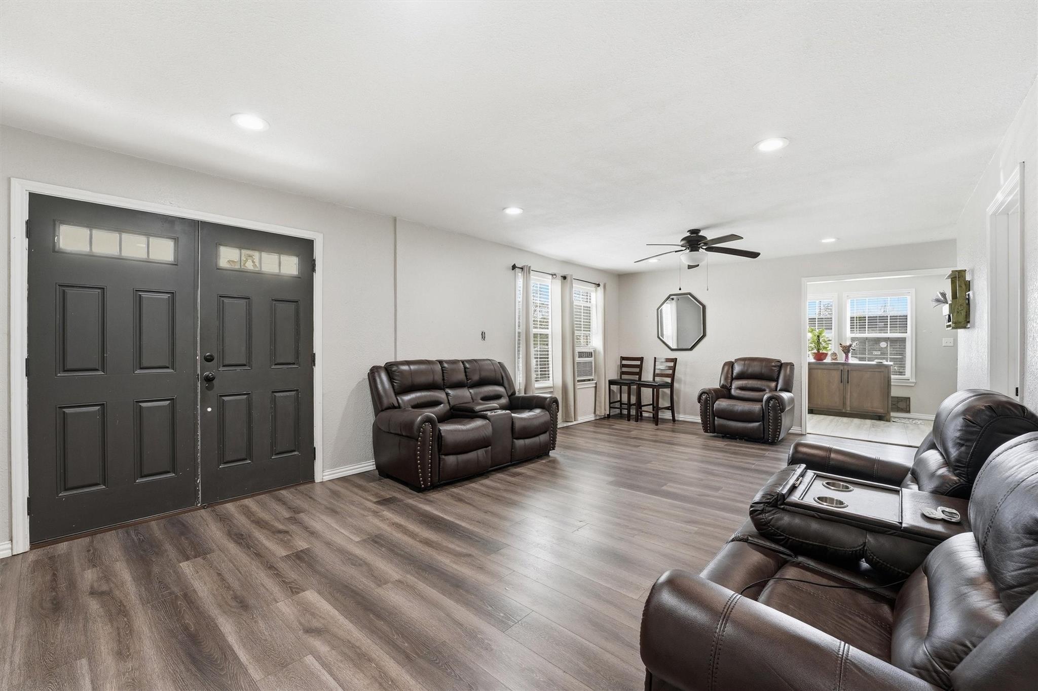 403 S Velasco Street