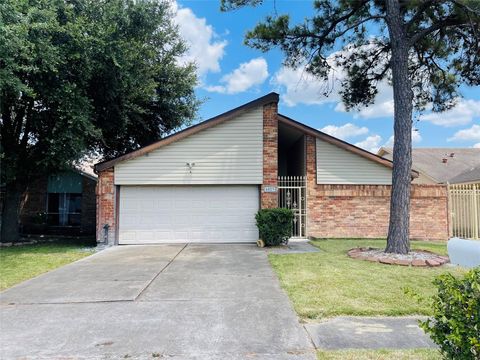 Photo of 6823 Songbrook Drive, Houston, TX 77083 (MLS # 40594167)