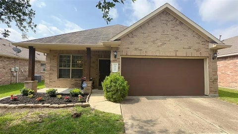 Photo of 18219 Redoak Manor Lane, Cypress, TX 77433 (MLS # 86540426)