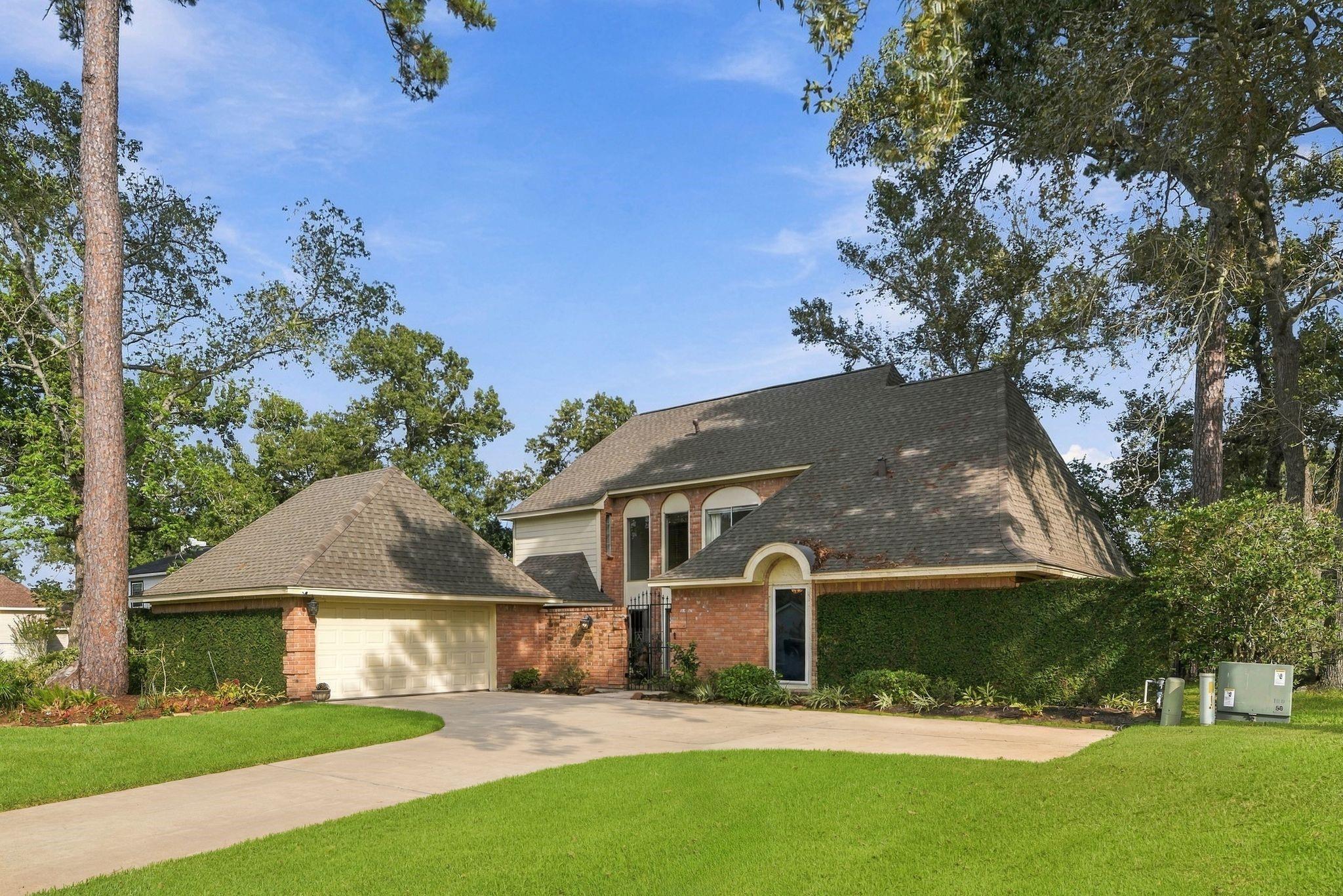 8214 Magnolia Glen Drive