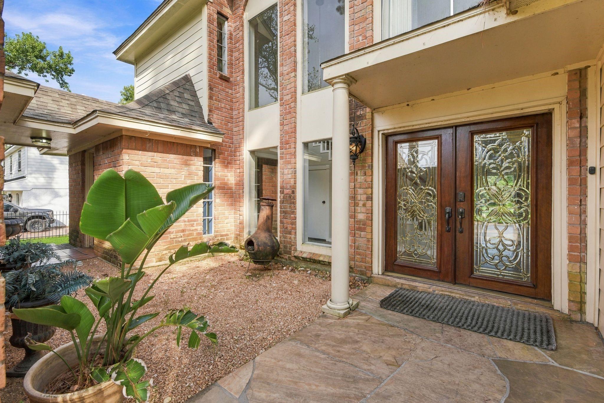 8214 Magnolia Glen Drive