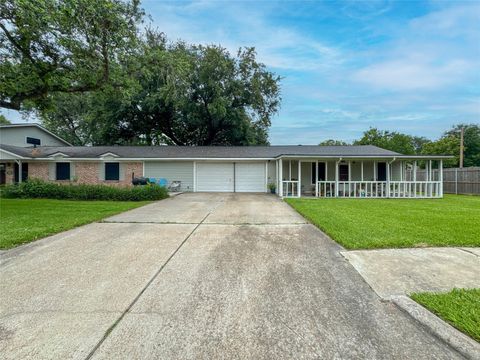 Photo of 201 W 5th Street, Deer Park, TX 77536 (MLS # 55814730)