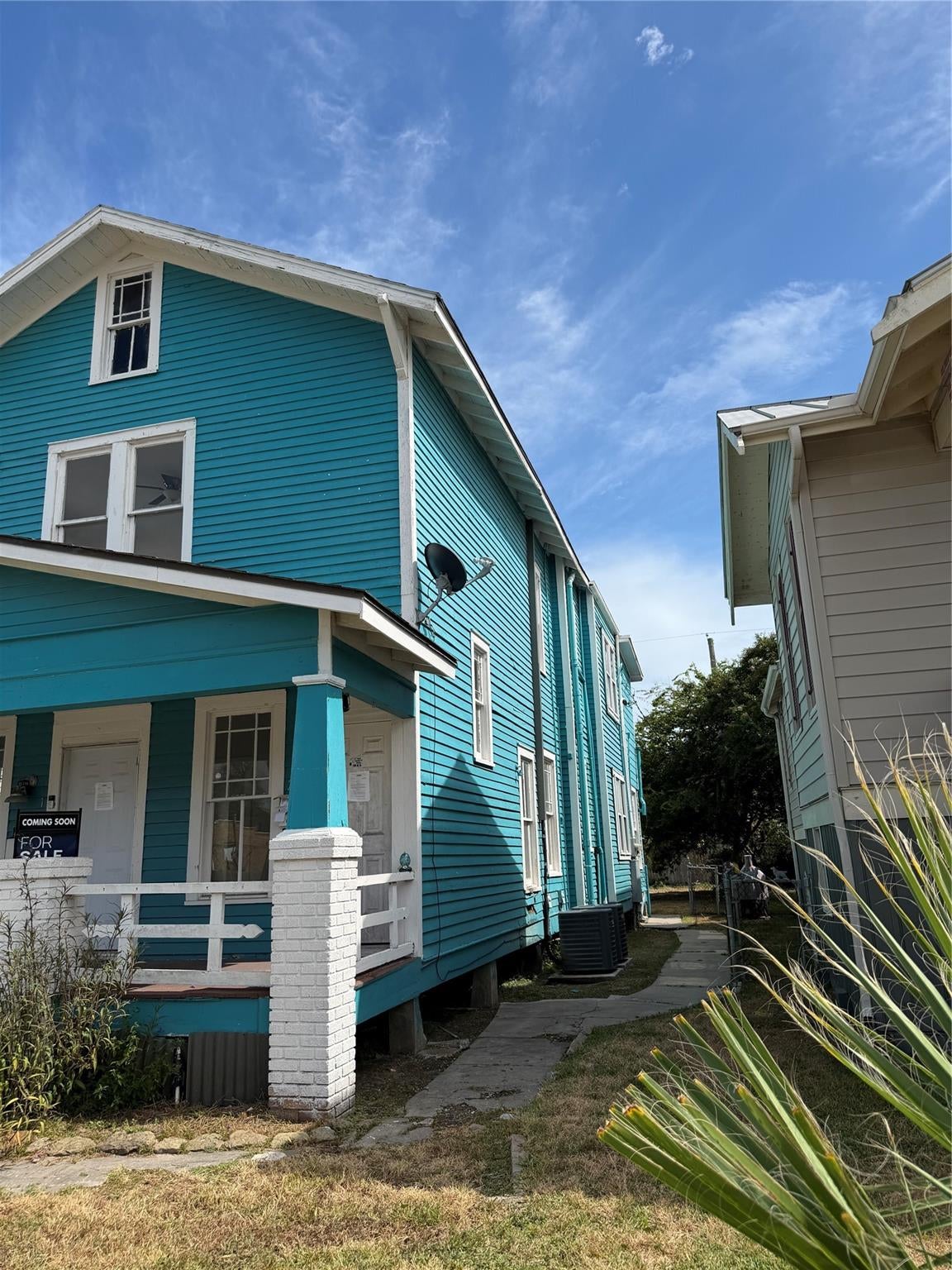3309 Bernardo De Galvez Avenue