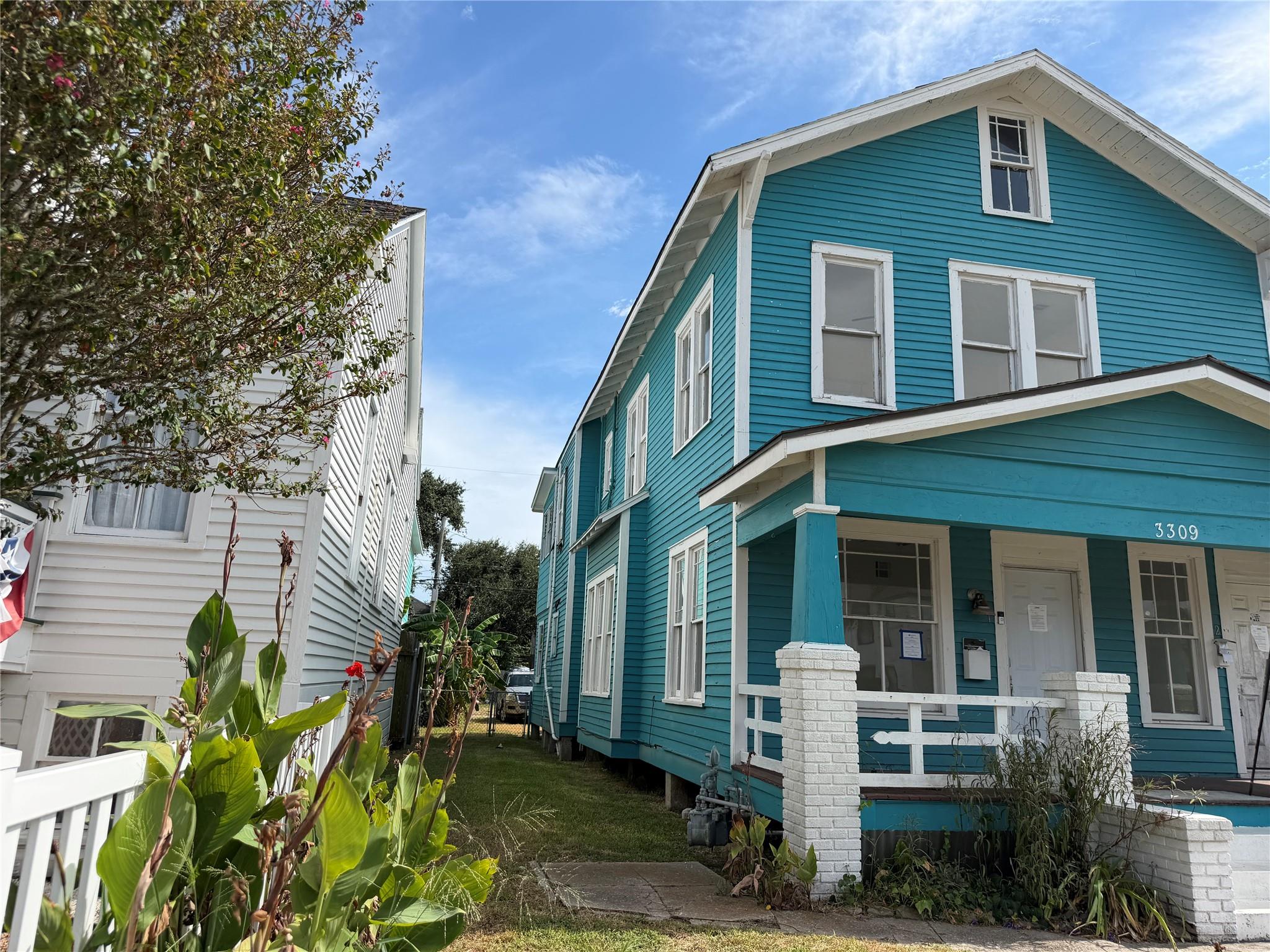 3309 Bernardo De Galvez Avenue