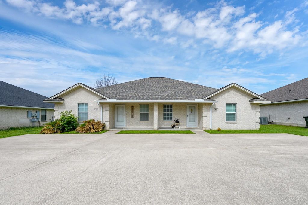 Photo of 410 Freeman Avenue, Bryan, TX 77803 (MLS # 17137837)
