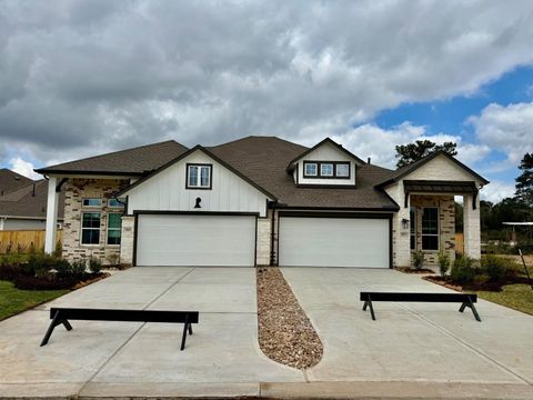 Homes For Sale - 420 East Coralburst Loop<br/> Montgomery, TX 77316