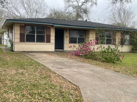 Homes For Sale - 1710 14th Avenue<br/> Texas City, TX 77590