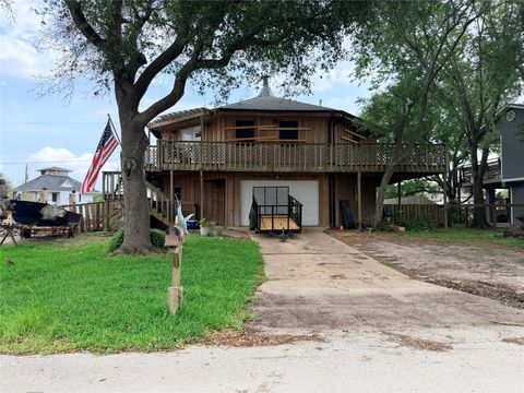 Photo of 5002 Captains Drive, Dickinson, TX 77539 (MLS # 11057573)