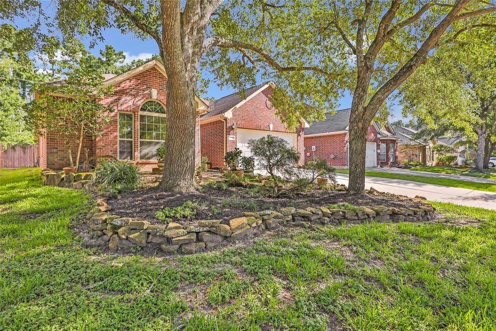 Photo of 6735 Auburn Oak Trail, Humble, TX 77346 (MLS # 19641791)