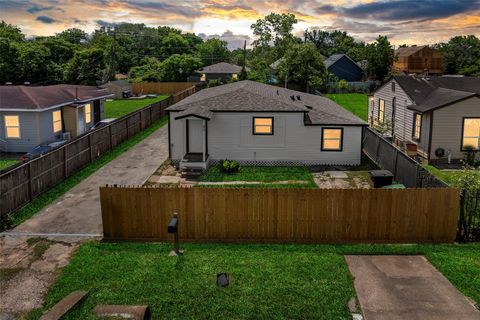 Photo of 234 N N Carolina Street, Houston, TX 77029 (MLS # 95324464)