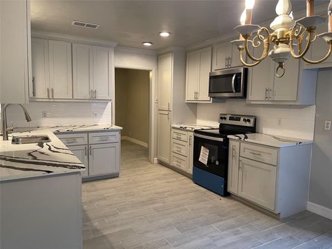 Photo of 5131 Indigo Street, Houston, TX 77096 (MLS # 27904331)