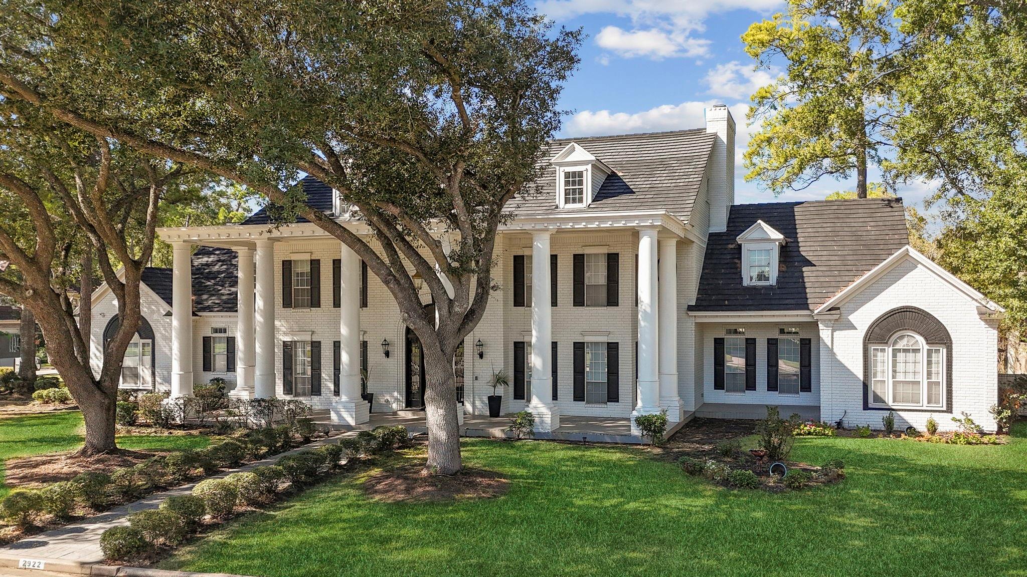 2922 Cedar Woods Place