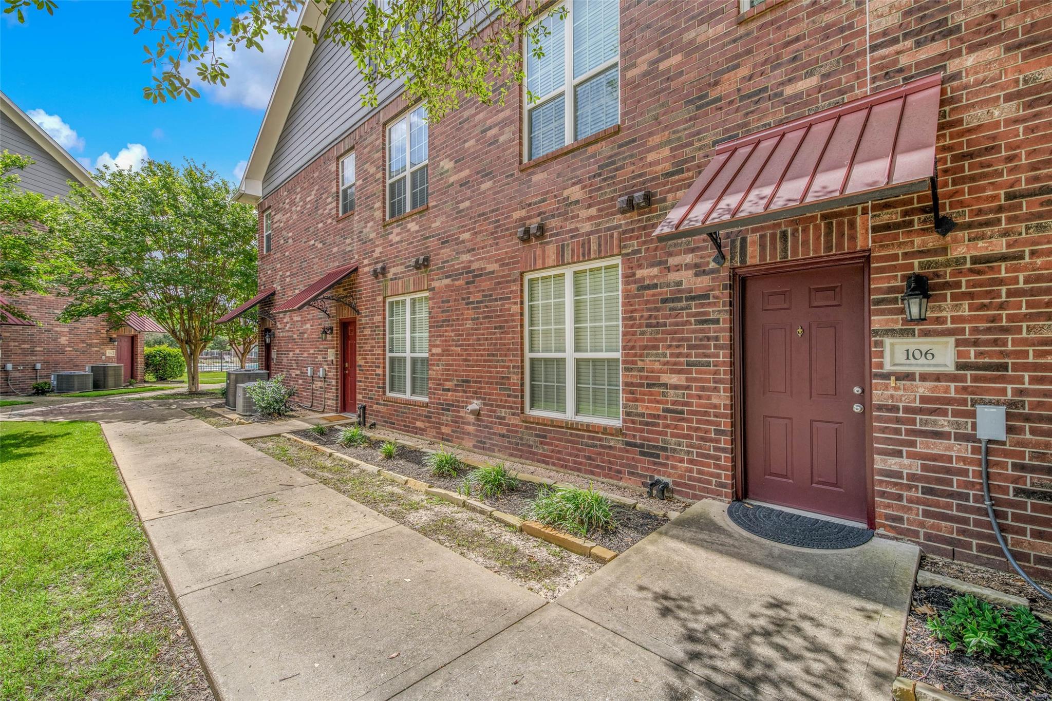801 Luther Street W 106