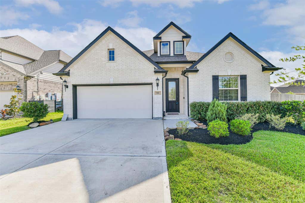 Photo of 702 Campbell Drive, League City, TX 77573 (MLS # 3063720)
