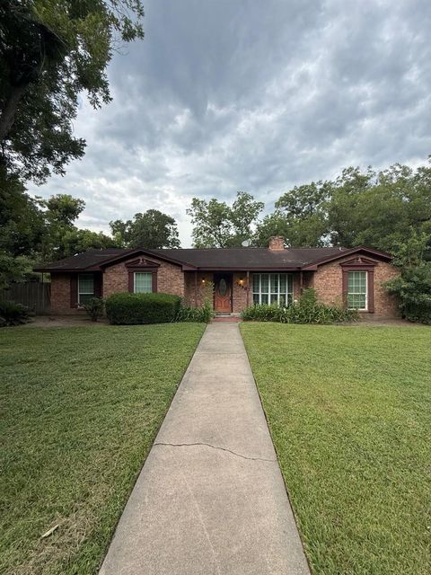 Photo of 16402 Amcreek Road, Houston, TX 77068 (MLS # 14361669)