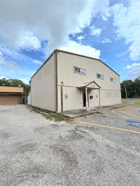 Photo of 2707 Avenue F, Bay City, TX 77414 (MLS # 10905594)
