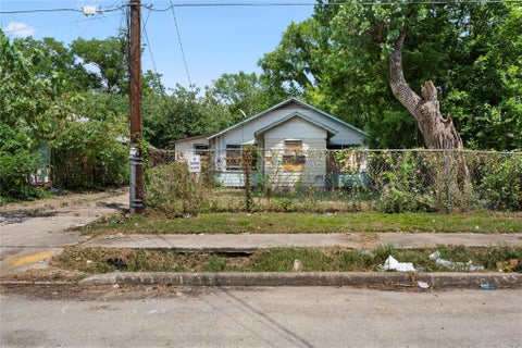 Homes For Sale - 3918 Wayne Street<br/> Houston, TX 77026