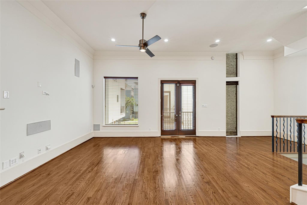 Photo of 707 Reinicke Street, Houston, TX 77007 (MLS # 83797753)
