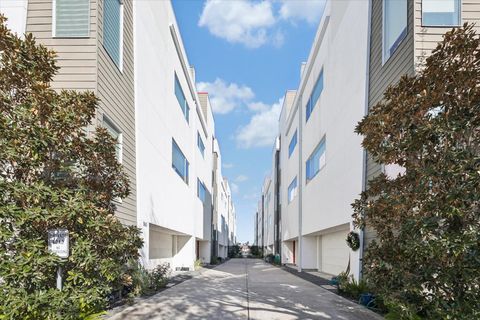 1151 W 18th Street Houston TX 77008