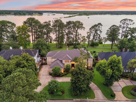 Photo of 1627 Scenic Shore Drive, Kingwood, TX 77345 (MLS # 52364132)