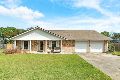 Photo of 1100 Western Avenue, Angleton, TX 77515 (MLS # 97999736)