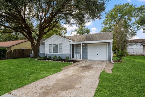 Photo of 702 S Circle Drive, Baytown, TX 77520 (MLS # 10331814)