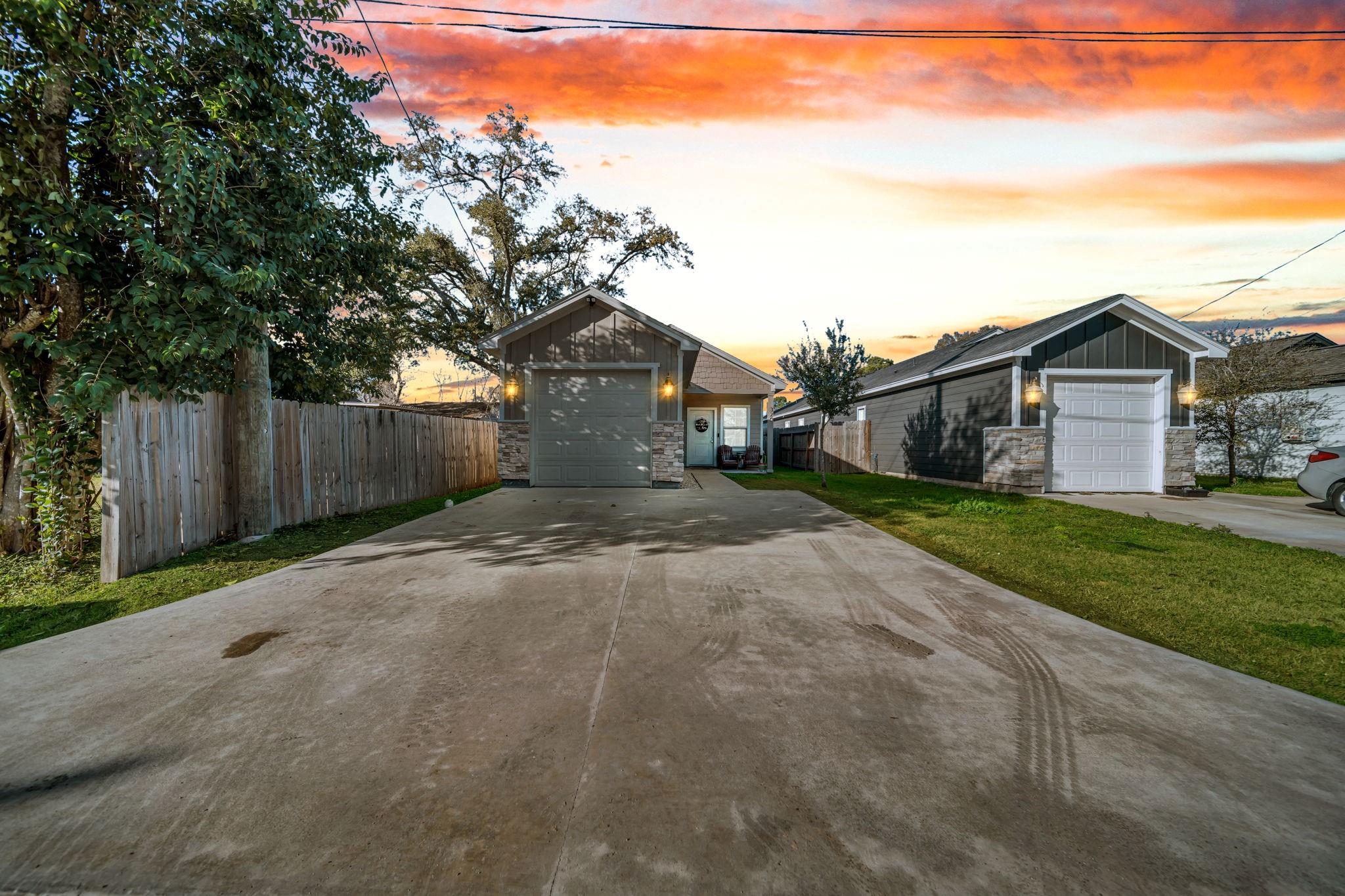 320 W Live Oak Street