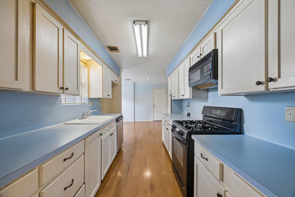 Photo of 4802 Elm Street, Pearland, TX 77581 (MLS # 49104708)