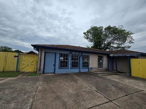Homes For Sale - 830 Stonyridge Street<br/> Harris County, Channelview, TX 77530