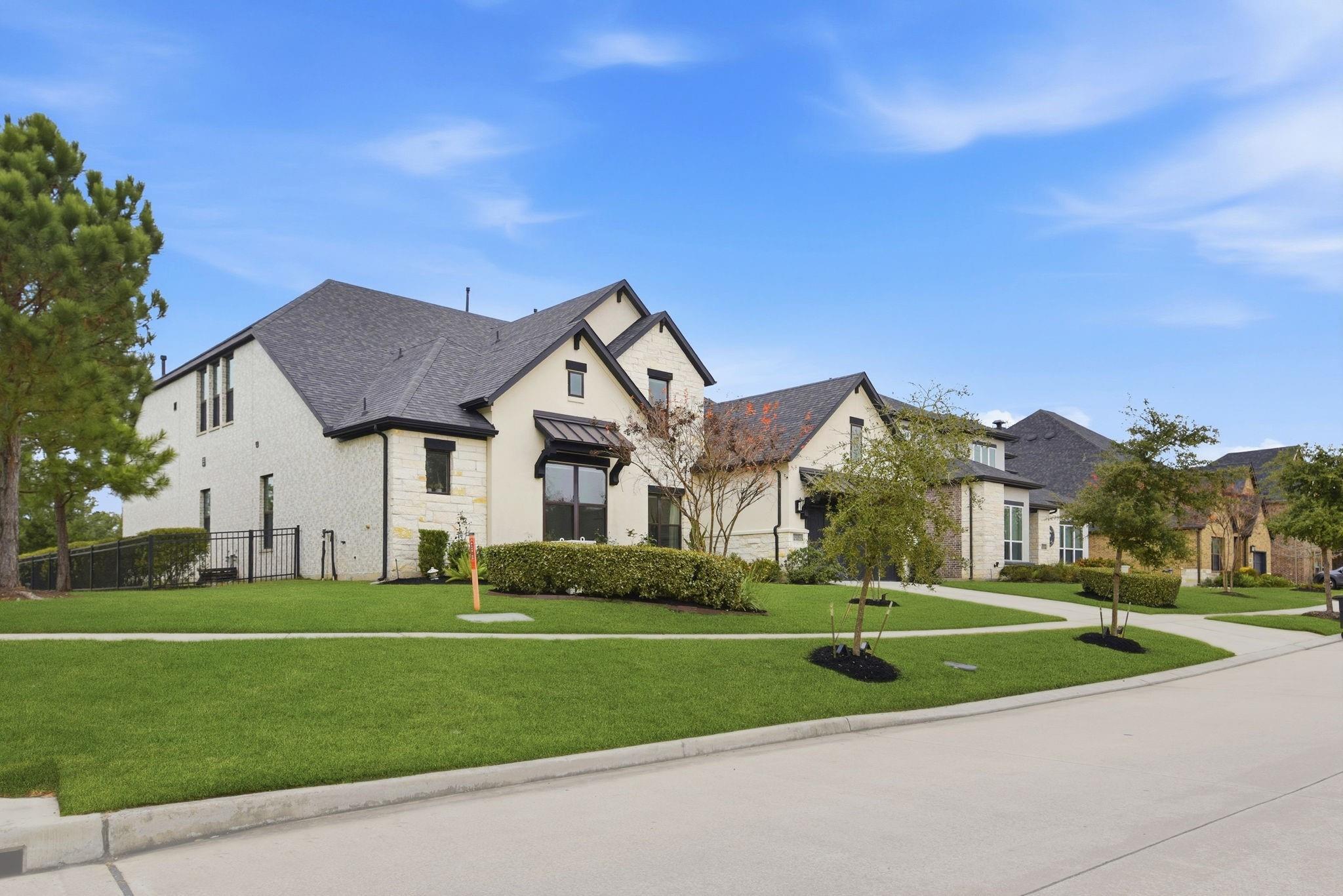 10102 S Goshawk Trail