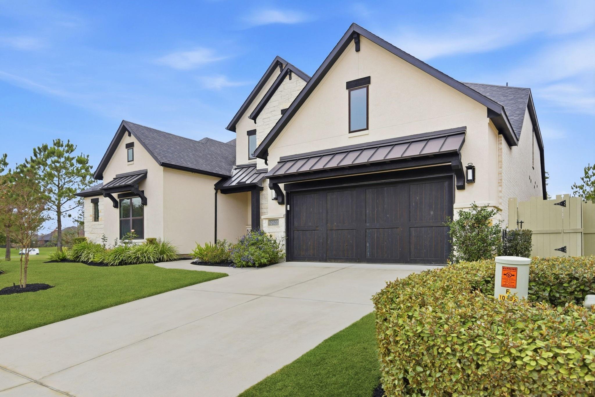 10102 S Goshawk Trail