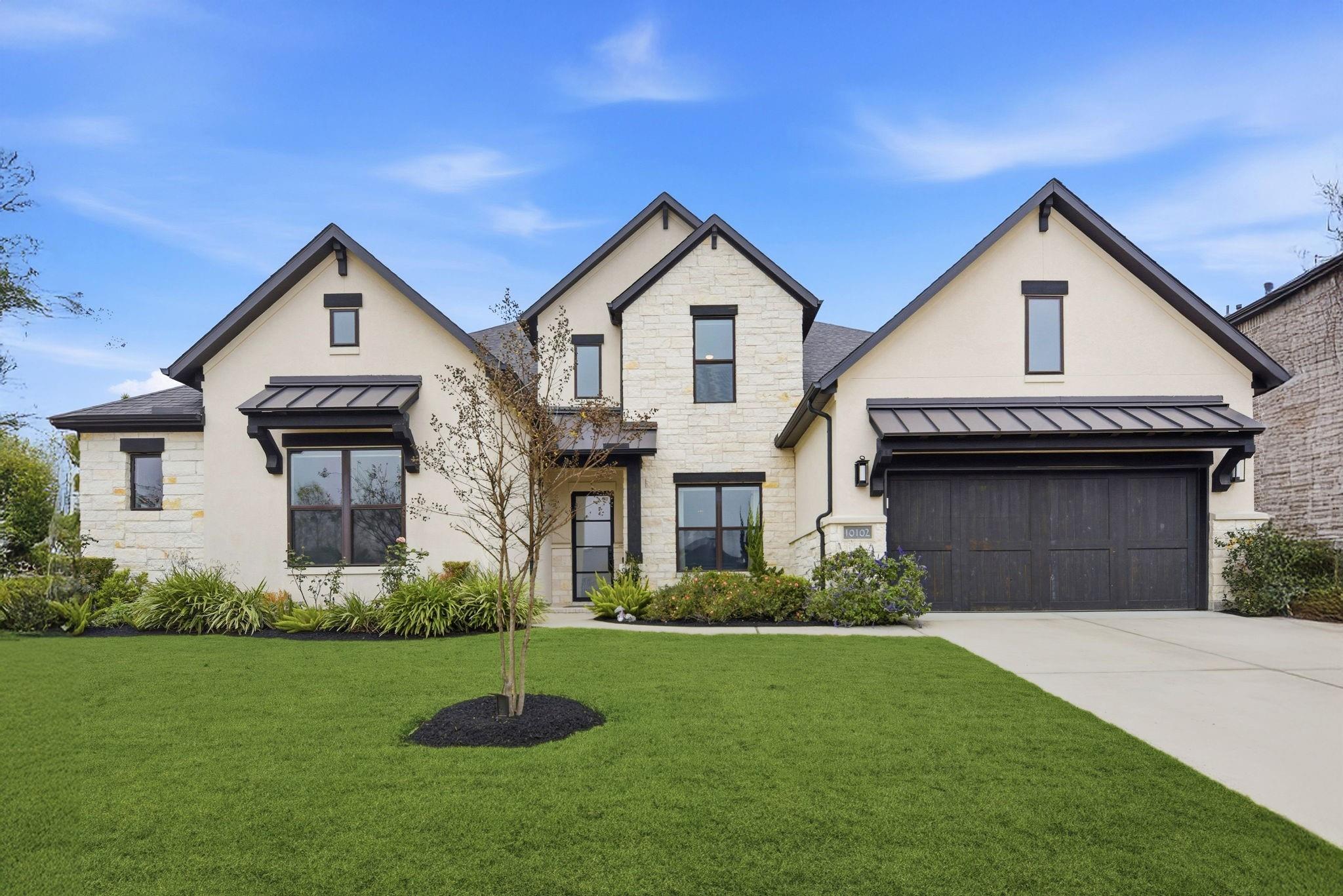 10102 S Goshawk Trail