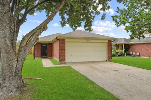 Photo of 6011 Beaconridge Drive, Houston, TX 77053 (MLS # 80685245)