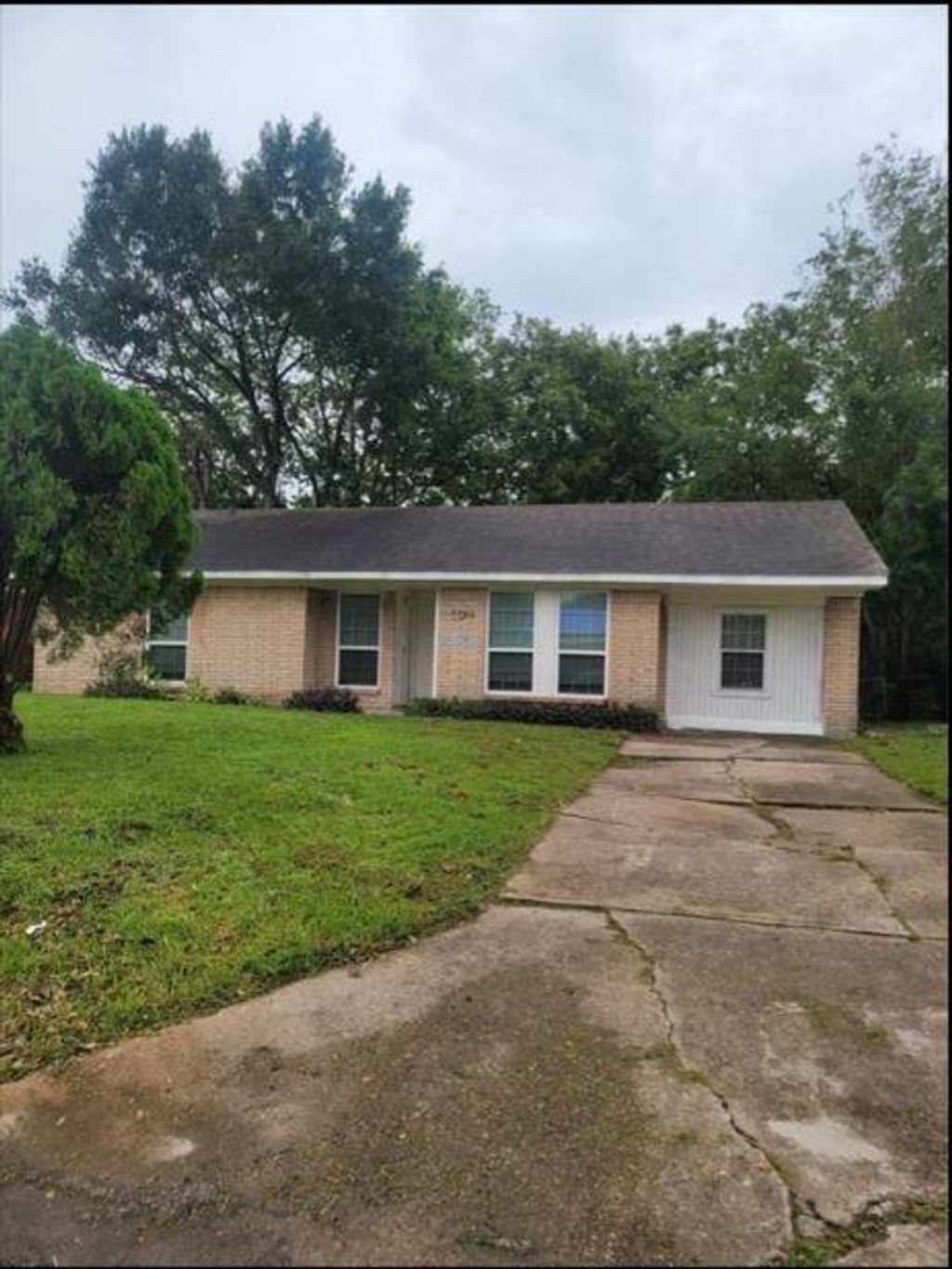 Photo of 5530 Elm Springs Drive, Houston, TX 77048 (MLS # 41099561)