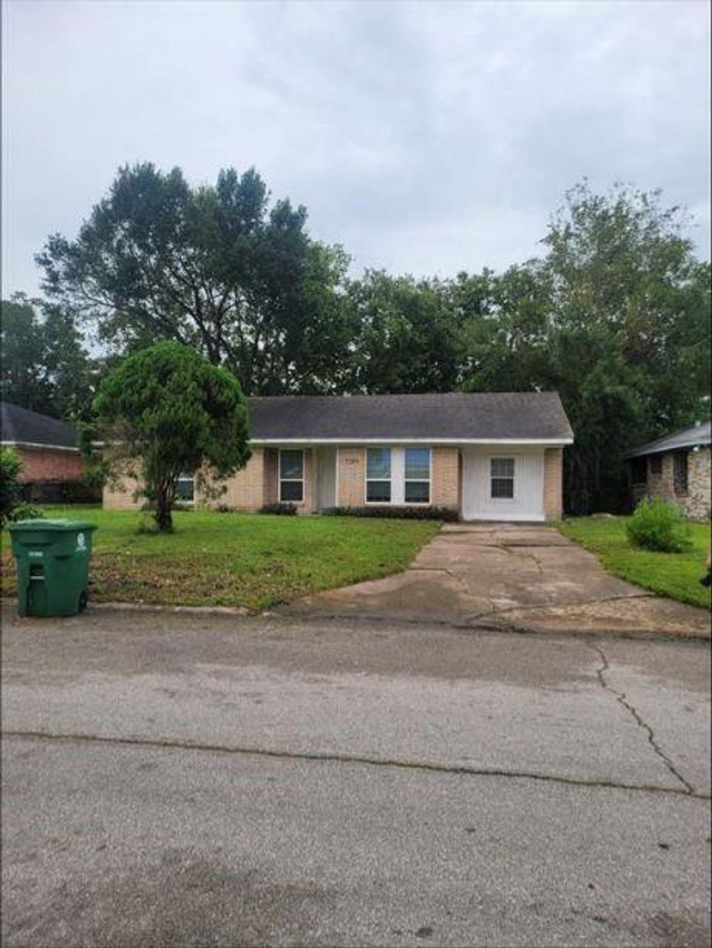 Photo of 5530 Elm Springs Drive, Houston, TX 77048 (MLS # 41099561)